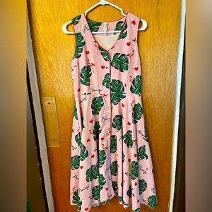 TeeBerry & Weave women sz med pink flamingo swing dress w fabric-covered buttons